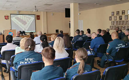 27 июля 2026 года Главное управление МЧС России по Владимирской области совместно с руководителем Федерации таврели Владимирской области Сергеем Борисовичем Солонцом провели мастер-класс по обучению спортивной национальной игре – Таврели