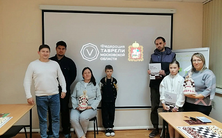 Люби и развивай свое родное. Под таким девизом прошёл сегодня вечер в Гжельском шахматном клубе, который посетил руководитель федерации таврели Московской области, вице-президент федерации таврели России по развитию регионов - Евгений Волков
